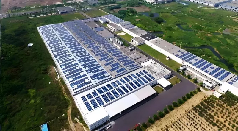 Tógáil Cruach Stórais PV-Comhtháite