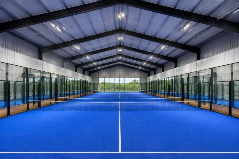Fráma Cruach Tógáil Cúirt Padel Dhíon