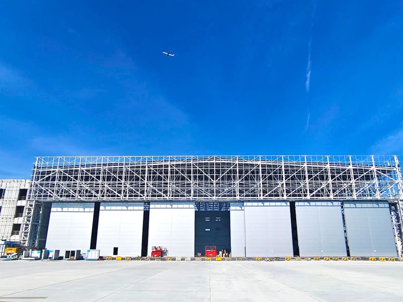 Struchtúr Cruach Mol Eitlíochta Sibhialta Hangar